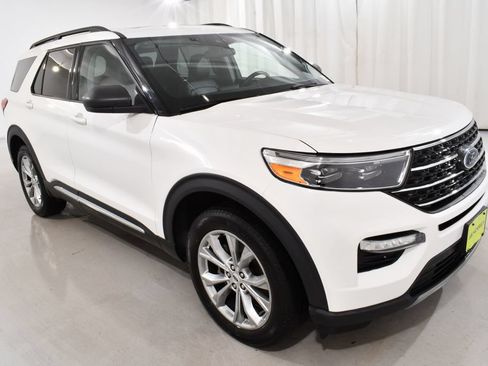 Used 2023 Ford Explorer XLT w/ Equipment Group 202A AWD/4WD image 5