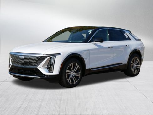 New 2026 Cadillac Lyriq Luxury w/ LPO, Floor Liner Package AWD/4WD image 3