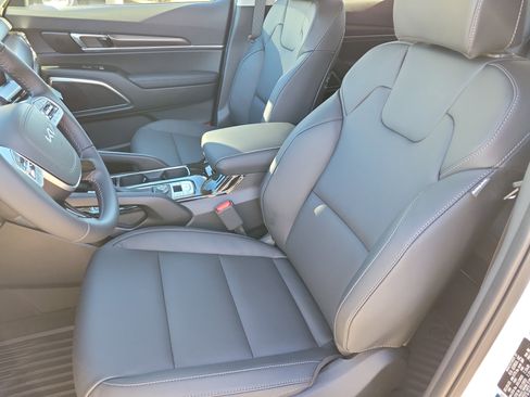 New 2025 Kia Telluride S image 4