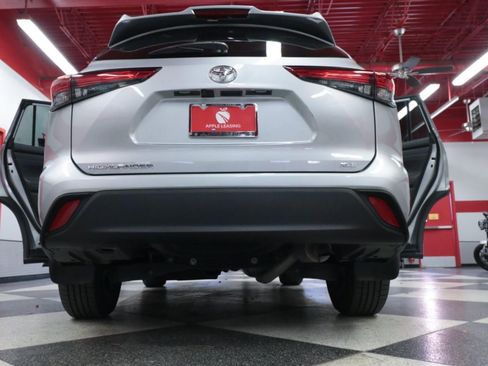 Used 2022 Toyota Highlander XLE image 33