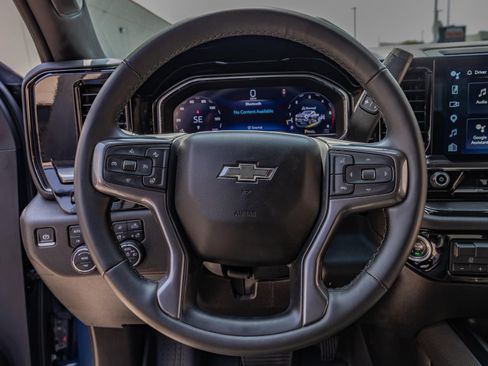 Used 2024 Chevrolet Silverado 2500 ZR2 w/ Technology Package AWD/4WD image 13
