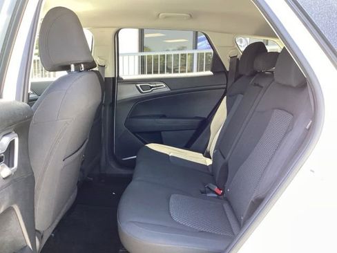 Used 2025 Kia Sportage LX FWD image 30