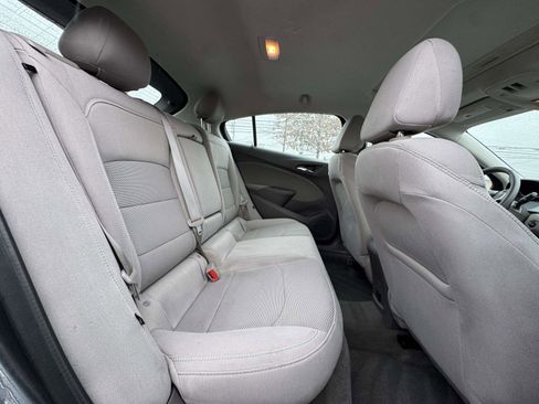 Used 2018 Chevrolet Cruze LT w/ Sun And Sound Package image 11