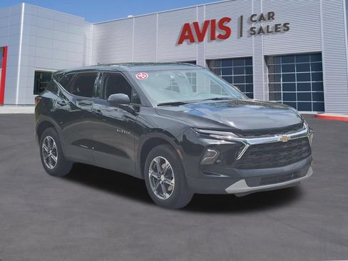 Used 2025 Chevrolet Blazer LT FWD image 3