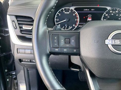 Certified 2025 Nissan Rogue SV FWD image 23