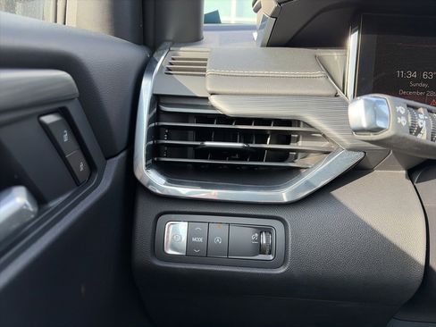 Used 2025 GMC Acadia Elevation image 19