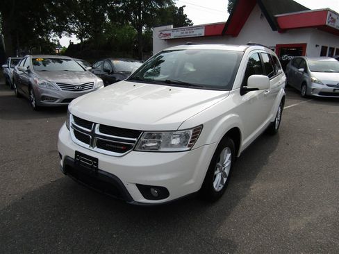 Used 2014 Dodge Journey SXT w/ Quick Order Package 22C FWD image 1