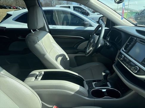 Used 2016 Toyota Highlander Limited image 4