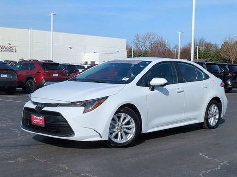 Certified 2024 Toyota Corolla LE w/ LE Convenience Package image 2