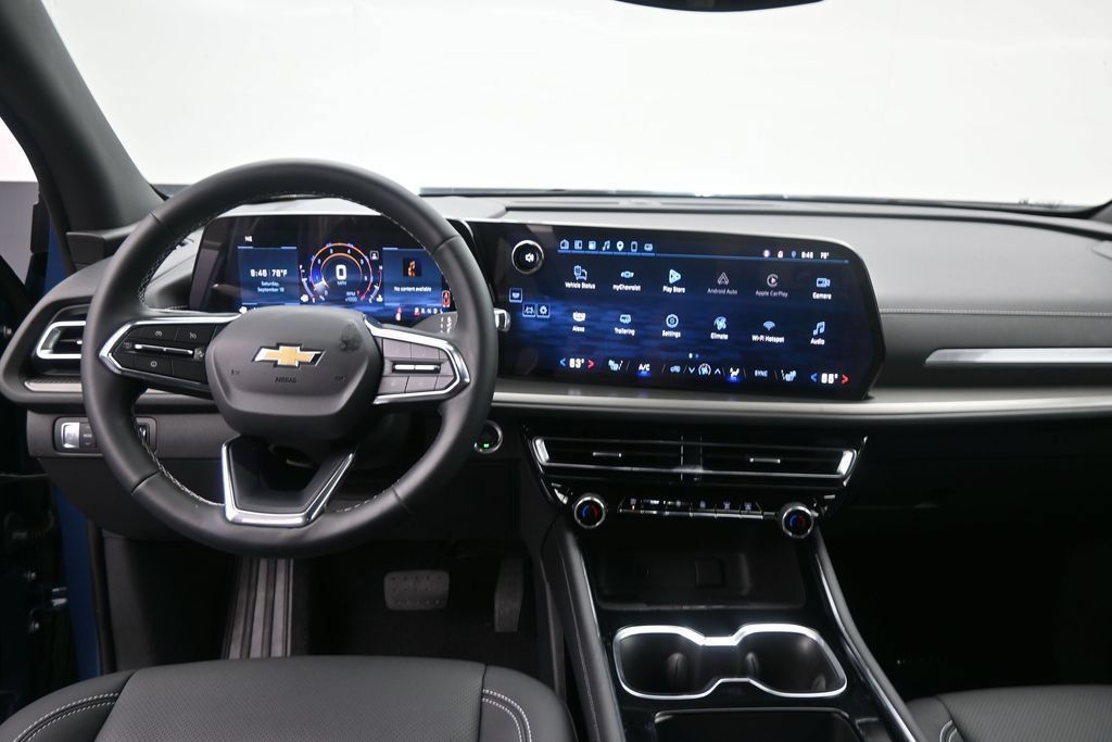 Used 2025 Chevrolet Traverse LT w/ Driver Confidence Package FWD image 14