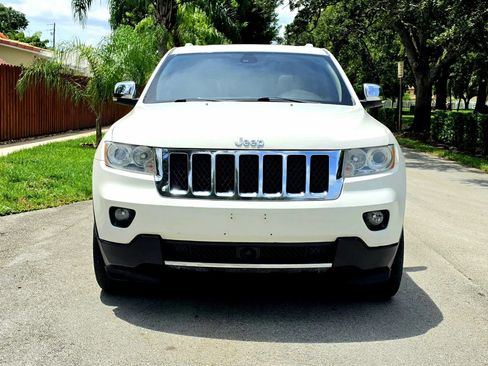 Used 2012 Jeep Grand Cherokee Overland AWD/4WD image 2