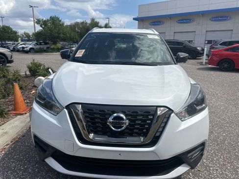 Used 2019 Nissan Kicks SR w/ SR Premium Package image 3