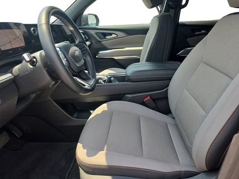 Used 2026 Chevrolet Traverse LT w/ Driver Confidence Package FWD image 11