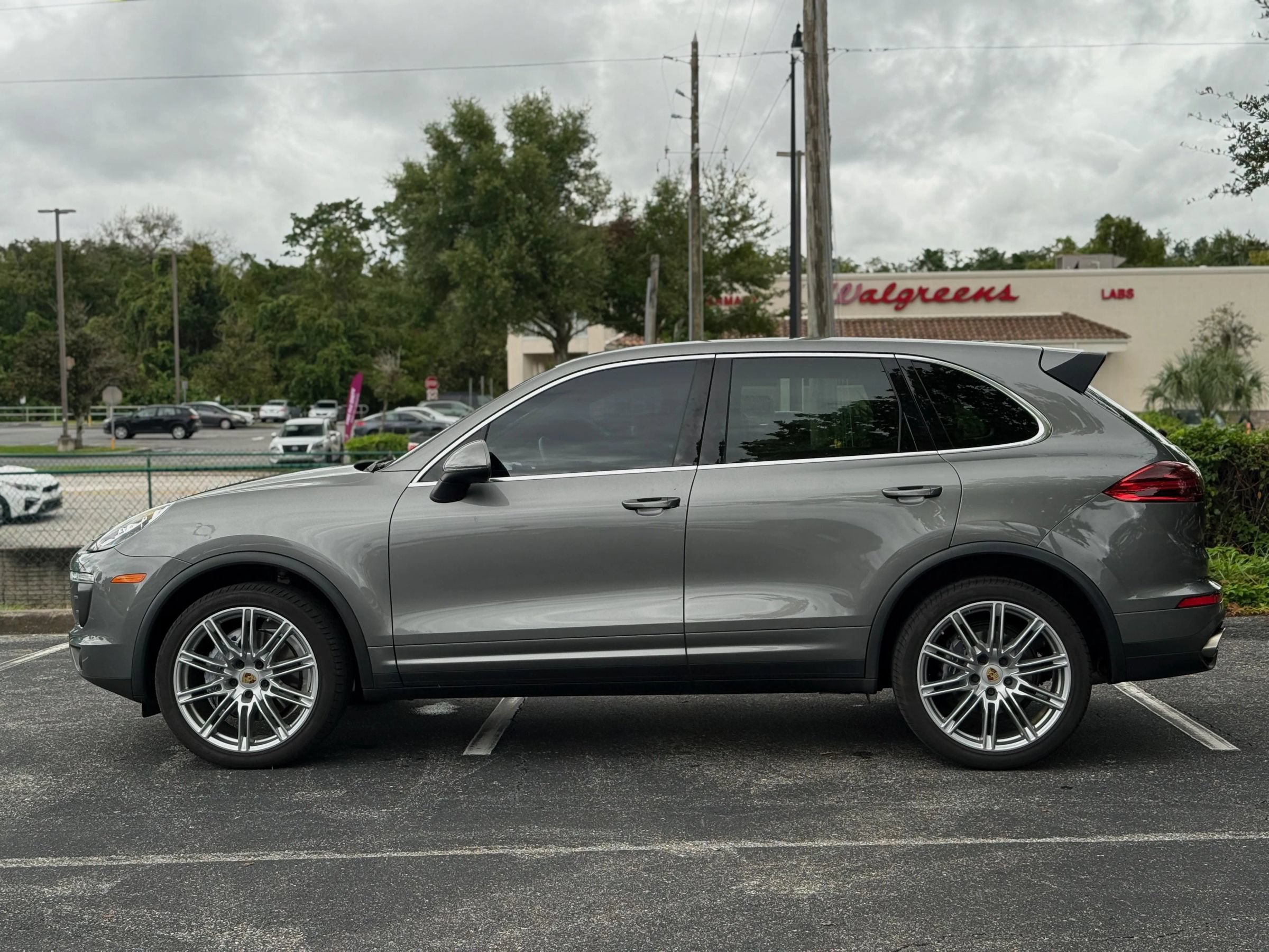 Used 2016 Porsche Cayenne AWD/4WD image 8