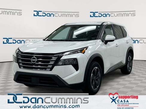 Used 2024 Nissan Rogue SV image 1