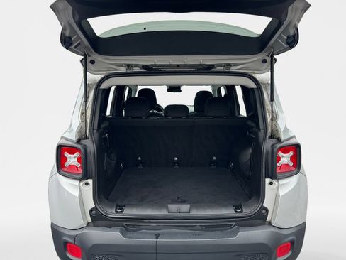 Used 2018 Jeep Renegade Latitude w/ Cold Weather Group AWD/4WD image 23