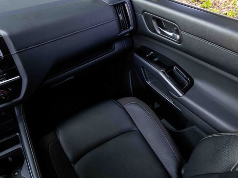 Certified 2024 Nissan Pathfinder SL image 19