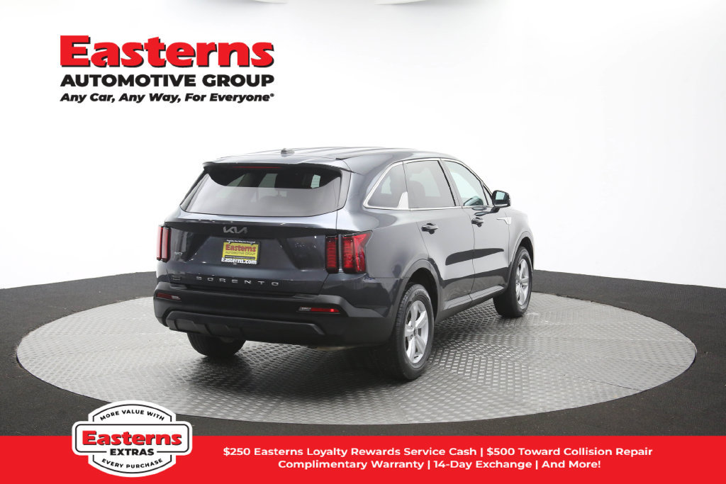 Used 2022 Kia Sorento LX AWD/4WD image 39