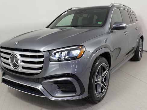 Used 2024 Mercedes-Benz GLS 450 4MATIC w/ AMG Line Exterior image 4