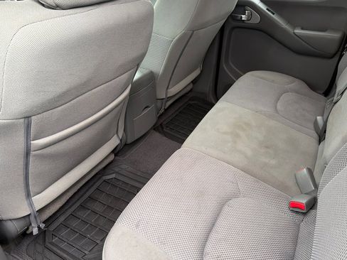 Used 2019 Nissan Frontier SV image 8