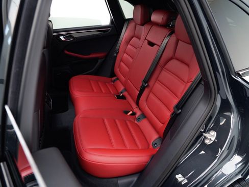Used 2026 Porsche Macan AWD/4WD image 30