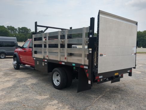 Used 2022 RAM 5500 Tradesman w/ Chrome Appearance Group RWD image 5