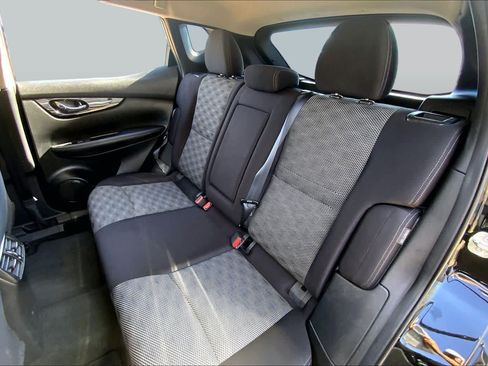 Used 2020 Nissan Rogue Sport SV FWD image 21