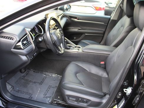 Used 2021 Toyota Camry XLE image 18
