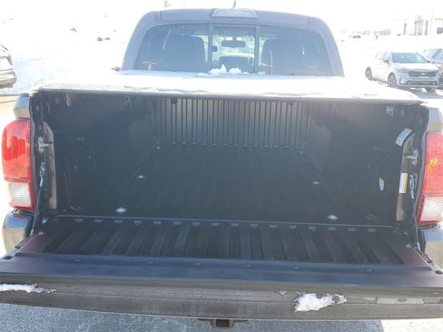 Used 2016 Toyota Tacoma TRD Sport image 8