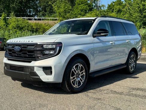 Used 2025 Ford Expedition Active AWD/4WD image 7