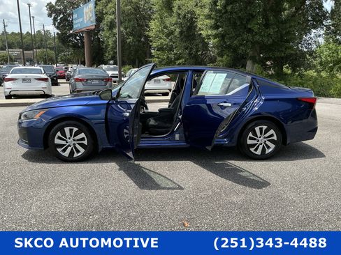 Used 2024 Nissan Altima 2.5 S FWD image 31