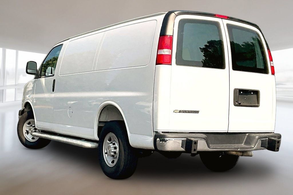 Used 2025 Chevrolet Express 2500 w/ Driver Convenience Package RWD image 4