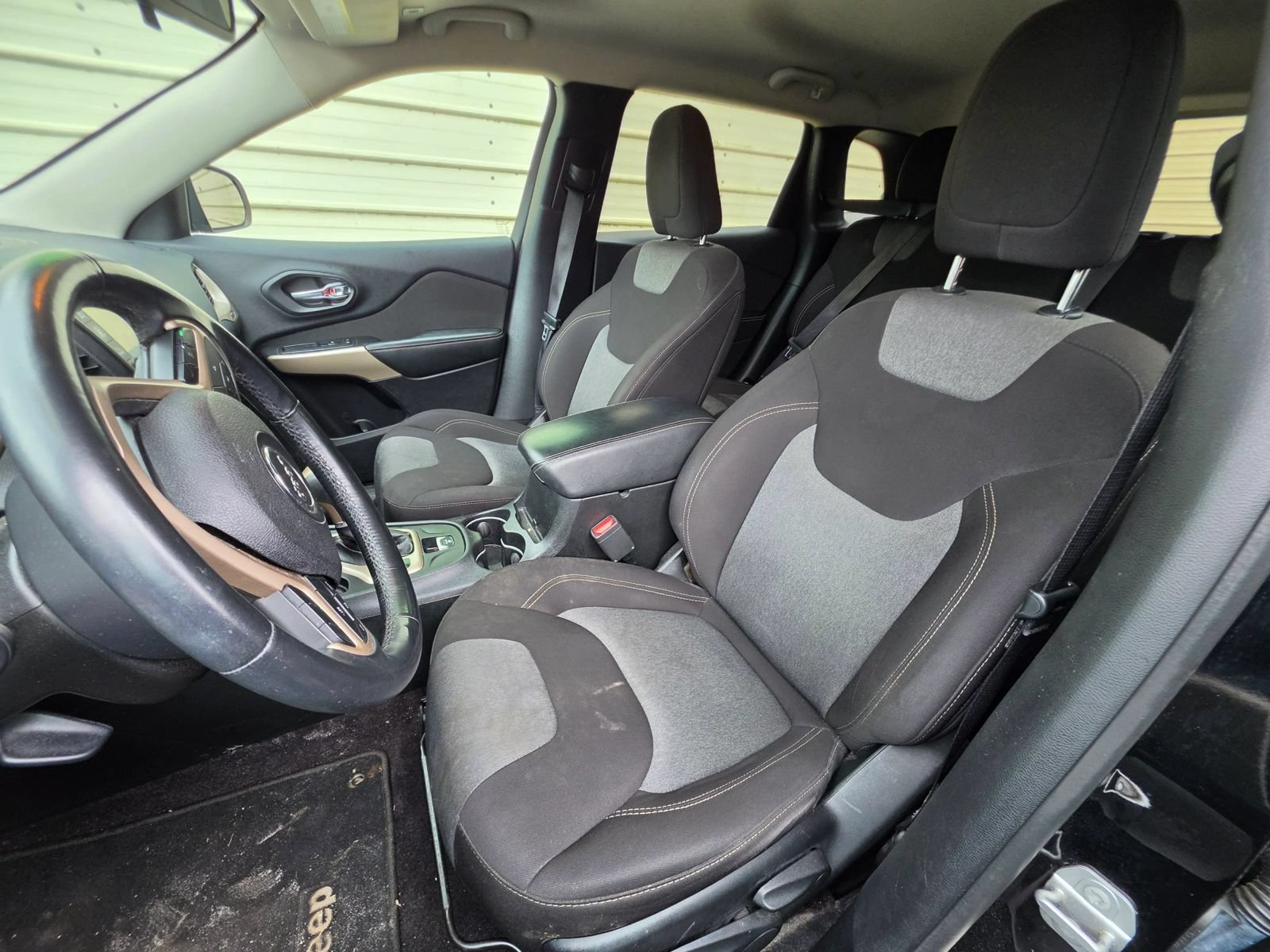 Used 2018 Jeep Cherokee Latitude w/ Altitude Package FWD image 8