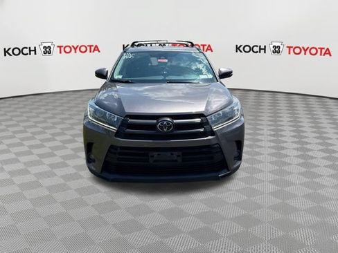 Used 2019 Toyota Highlander SE AWD/4WD image 2