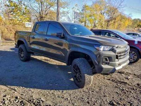 Used 2023 Chevrolet Colorado Trail Boss w/ Technology Package AWD/4WD image 1