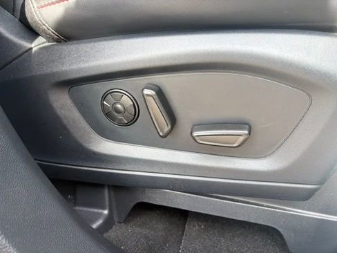 Used 2025 Ford Explorer ST-Line w/ Premium Package image 31