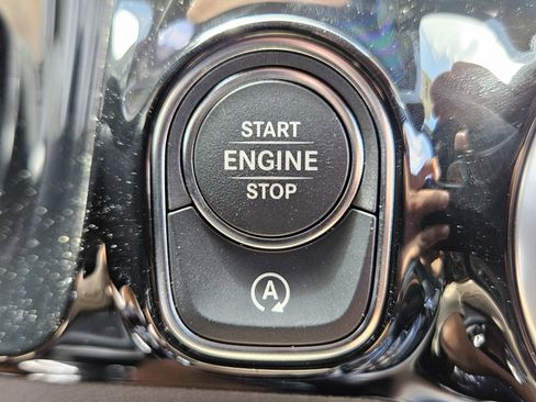 New 2025 Mercedes-Benz GLA 250 image 32