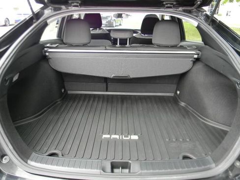 Used 2019 Toyota Prius LE AWD/4WD image 18