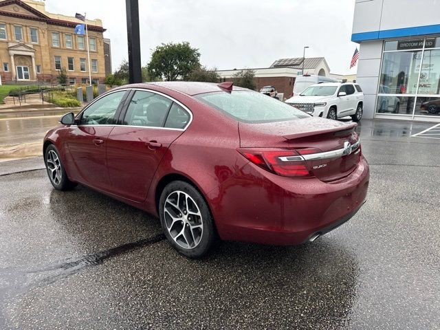 Used 2017 Buick Regal Sport Touring FWD image 3