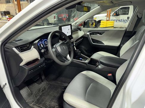 Used 2023 Toyota RAV4 Limited AWD/4WD image 31