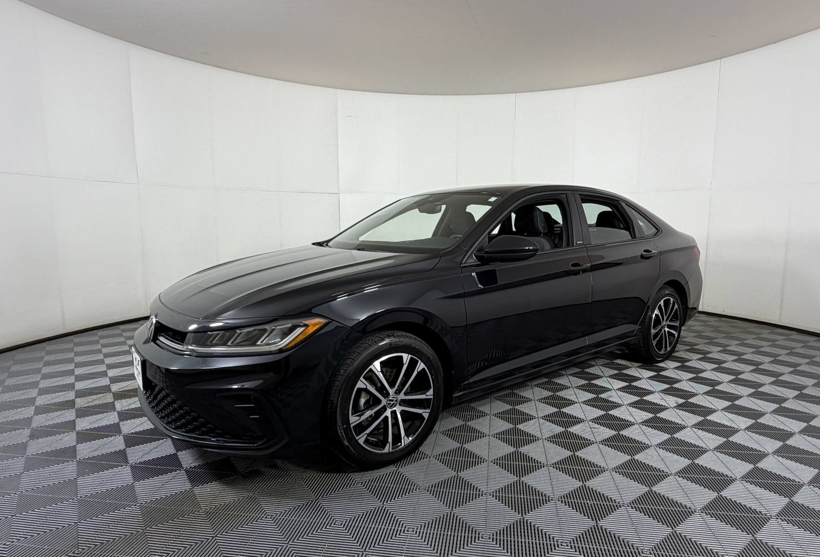 Used 2025 Volkswagen Jetta Sport FWD image 2
