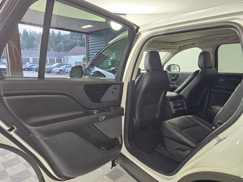 Used 2024 Lincoln Aviator Reserve image 17