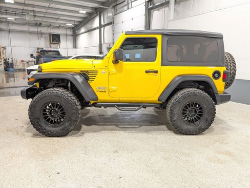 Used 2019 Jeep Wrangler Sport AWD/4WD image 6