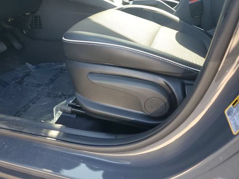 Used 2024 Hyundai Venue Limited FWD image 23