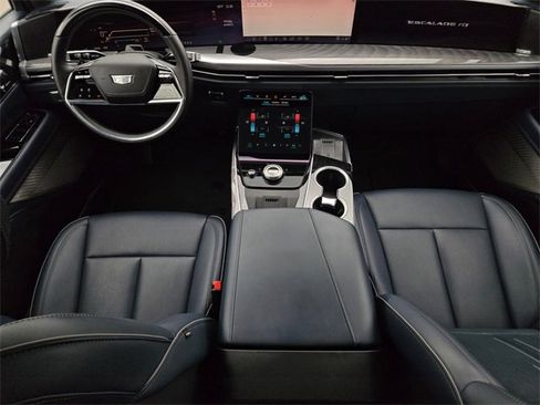 Used 2025 Cadillac Escalade IQ Sport 2 w/ LPO, ONYX Package image 18