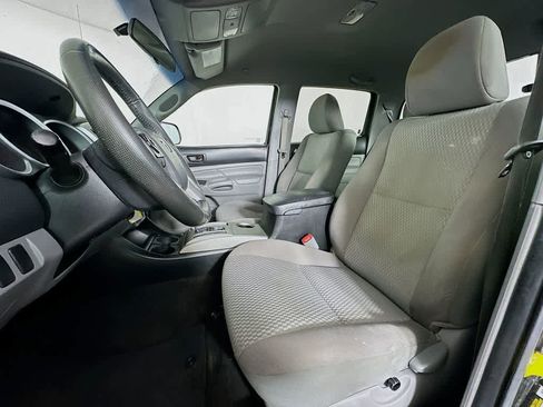 Used 2014 Toyota Tacoma PreRunner w/ SR5 Package RWD image 12
