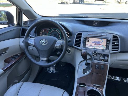 Used 2010 Toyota Venza w/ Comfort Pkg FWD image 12