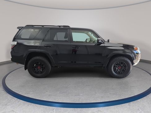 Used 2017 Toyota 4Runner SR5 RWD image 4