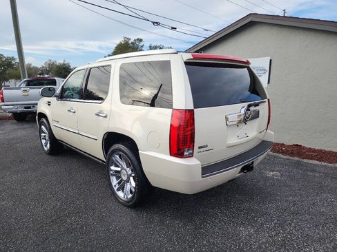 Used 2009 Cadillac Escalade Platinum image 4