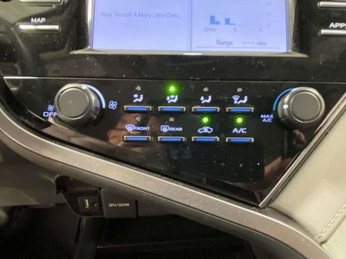 Used 2019 Toyota Camry LE image 21